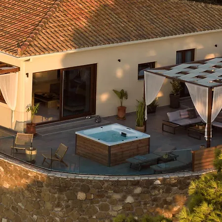 Вилла Strada Castello *